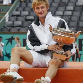 Juan Carlos Ferrero con una de las ensaladeras logradas