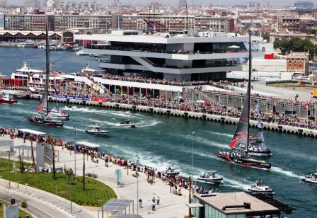 Zona de la Marina Real Juan Carlos I incluida en una de las cuatro áreas de influencia turística de libertad de horarios