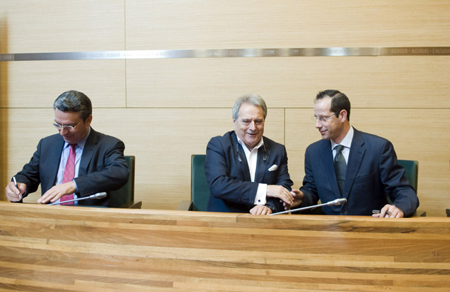 Firma convenio ayto Cortes de Pallás foto_Abulaila1