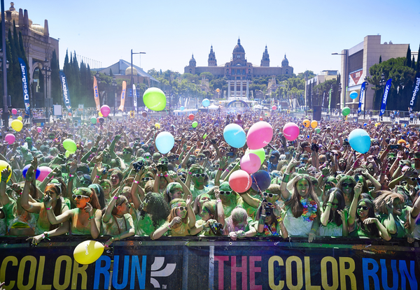 BARCELONA, SPAIN - JUNE 07: The Color Run by Desigual 2015 at Plaza de España on June 07, 2015 in Barcelona, Spain. (Photo by David Aliaga)