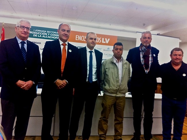 (de izquierda a derecha) Manuel Ruiz (Caja Rural), Antonio Agar (Caprichos del Paladar), Juan Martñinez (RGA-Agroseguros, Cara Rural Central), Bartolomé Ramírez (SAT Olé), Antonio Galindo (Asociación Alcachofa de España) y Joaquín Madrid (Restaurante Rincón de Joaquín).