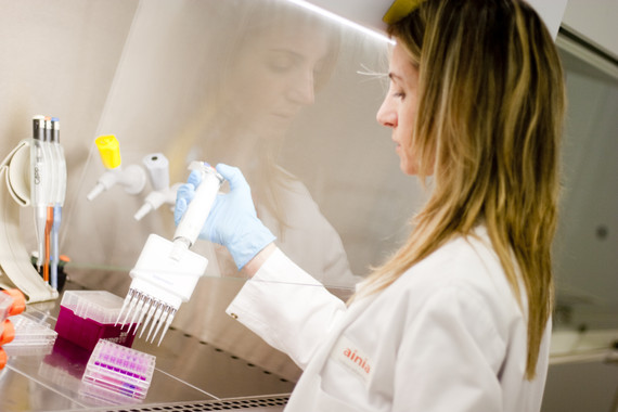 El nuevo sistema monitoriza las bases de datos oficiales de alertas alimentaria. / Ainia