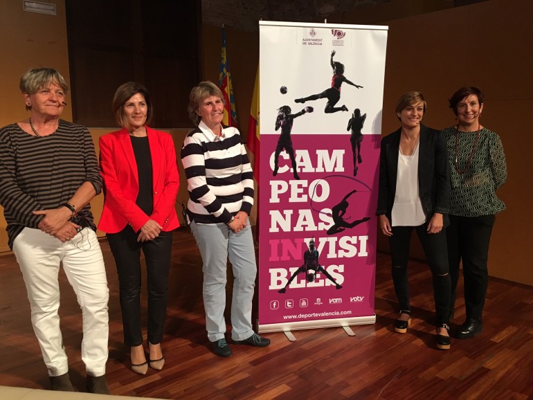 Cristina Mayo, Maite Girau, Paloma del Río, Ana Carrascosa y Paqui Méndez protagonizaron el debate posterior a la proyección de la cinta
