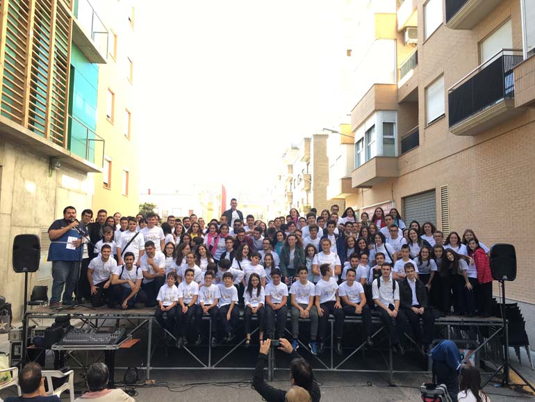 Foto en grupo de todas las bandas.