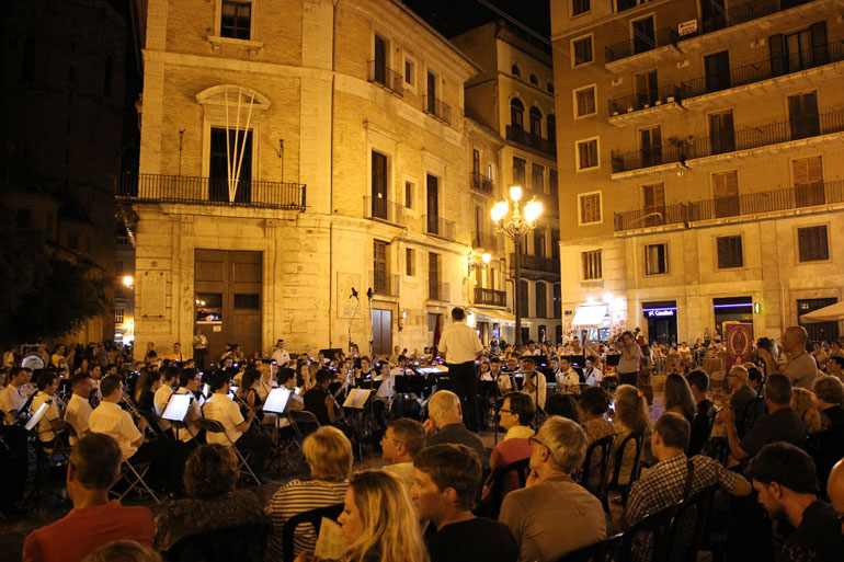 Actuació de la Banda Simfònica Unió Musical de Lleida a la plaça de la Verge. Foto: Javier Furió