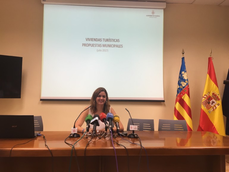 Sandra Gómez ha presentat en roda de premsa els resultats de el “Estudi de dimensionament de l'oferta d'habitatges turístics en la ciutat de València”