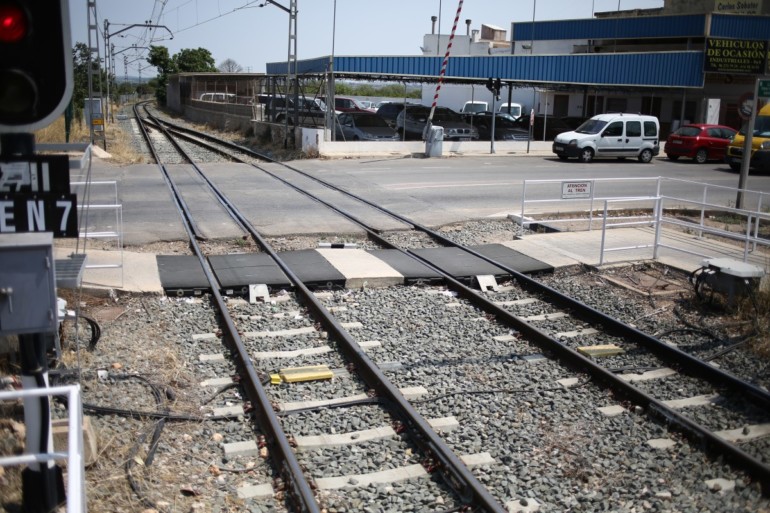 FGV mejorará dos pasos a nivel de la red de Metrovalencia en los términos municipales de Alberic y Benaguasil