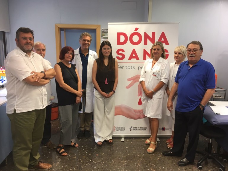 Carmen Montón, en el Centre de Transfusió de la Comunitat Valenciana, agradece la solidaridad de los donantes de sangre