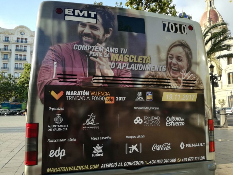 Publicidad de Maratón València en los autobuses de EMT València.