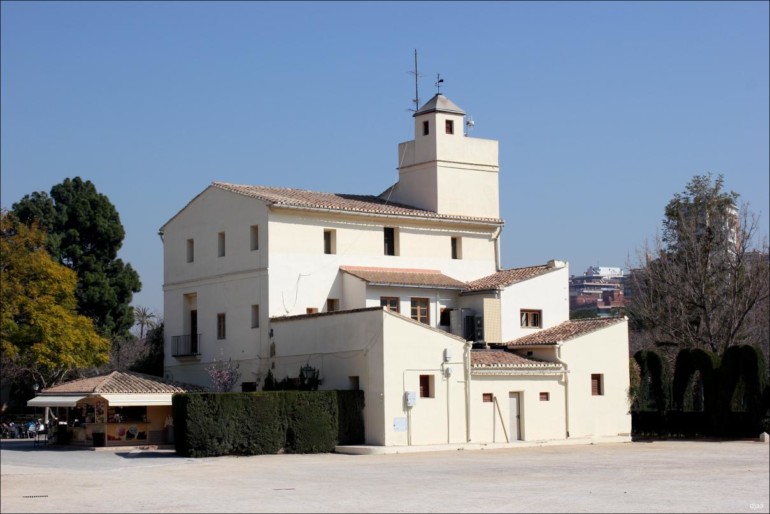 Renovació dels banys dels Vivers amb material Anti vandalisme