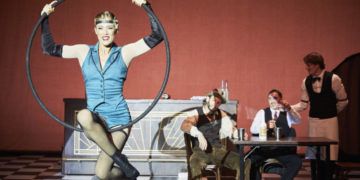 Festival JOURS (et nuits) de Cirque(s) -
Du Centre Interantional des Arts en Mouvement -

THE RAT PACK  - "Speakeasy" -

Scénographie : Claire Jouet Pastré -
Création Lumière : Elsa Revol -
Costumes : Nadia Léon - Chorégraphe : Régis Truchy -
Coach technique acrobatique : Thomas Ferraguti -

Avec :
Clara Huet, Danseuse aérienne, comédienne -
Ann- Katrin Jornot, Acrobate voltigeuse, équilibriste -
Andrea Catozzi, Acrobate, comédien, danseur -
Guillaume Juncar, Roue Cyr, acrobate -
Xavier Lavabre, acrobate porteur -
Vincent Maggioni, Mât chinois, acrobate -
Lieu : CIAM -
Ville : Aix en Provence -
Le 22 09 2017 -
Photo : Christophe RAYNAUD DE LAGE