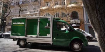 VEHICULOS 100% ELECTRICOS PARA EL REPARTO A DOMICILIO DESDE “LA COLMENA”