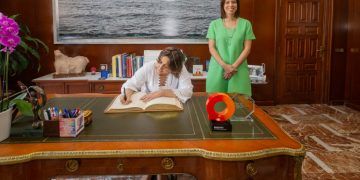 Rosa Perez Garijo consellera de transparencia y Diana Morant alcaldesa de Gandia