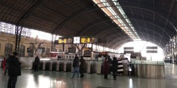 Foto: Estación Valencia Norte, València. ASIMAFE pone de manifiesto que la desconfianza en el servicio de Cercanías Valencia origina una bajada de usuarios anualmente.
