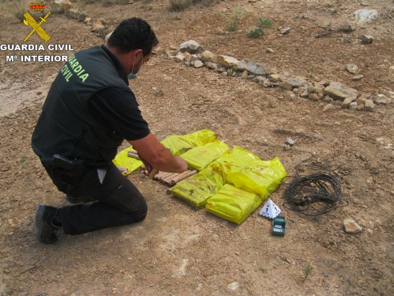 Guardia Civil explosivos encontrados