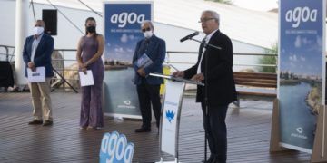 L'alcalde de València, Joan Ribó, acompanyat del vicealcalde i regidor d'Ecologia Urbana, i junt amb la consellera d'Agricultura, Desenvolupament Rural. Emergència Climàtica i Transició Energètica, Mireia Mollà, participa en la presentació de la revista aGOa, de Global Omnium. L’Oceanogràfic