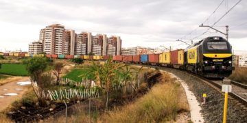 Tren MEDWAY, entrando a Valencia Fuente de San Luis