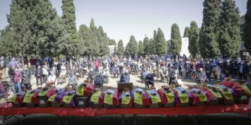 Las familias de 17 represaliados del franquismo recuperan sus restos de las fosas de Paterna