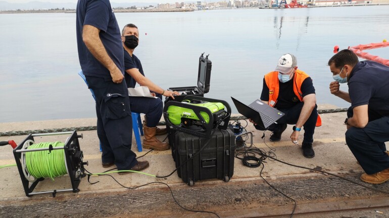 El robot subacuático de Salvamento Marítimo en A Coruña, listo para intervenir en las labores de búsqueda en el Puerto de Castelló.