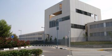 Torrent de l'Horta: Façana principal de l'Institut de Secundària Veles e Vents.