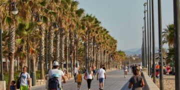 gente paseo maritimo valencia