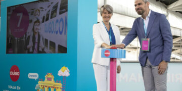 Hélène Valenzuela y Federico Pareja inauguran la venta