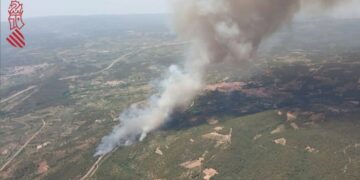 Imagen aérea del incendio, a las 13:47 horas
