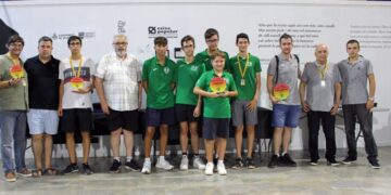 Basilio Looez junto a los equipos ganadores