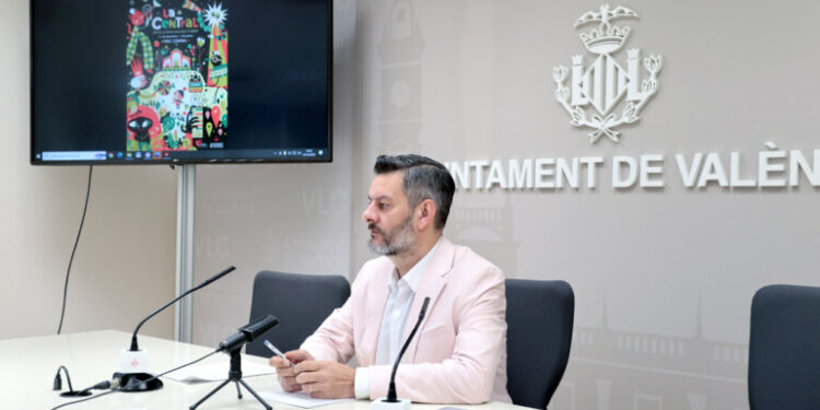 El regidor de Cultura Festiva, Carlos Galiana, presenta en roda de premsa la Campanya de Nadal.
