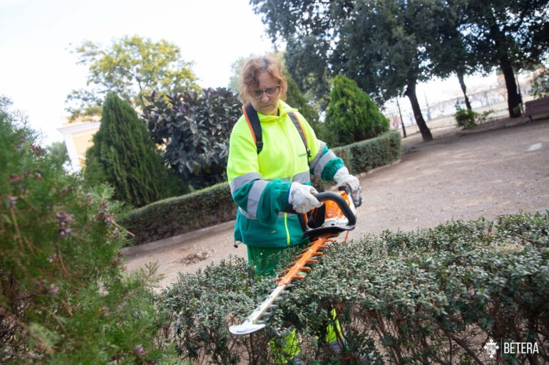Nueva contrata de mantenimiento y limpieza de parques y jardines en Bétera