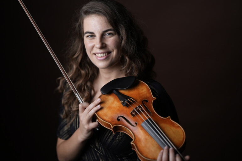 La violinista de Alcublas Lucía Veintimilla saca su primer disco en solitario
