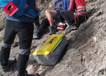 Rescatan a un hombre que había sufrido una caída tras un desprendimiento en el camino por el que practicaba senderismo en el Montcabrer