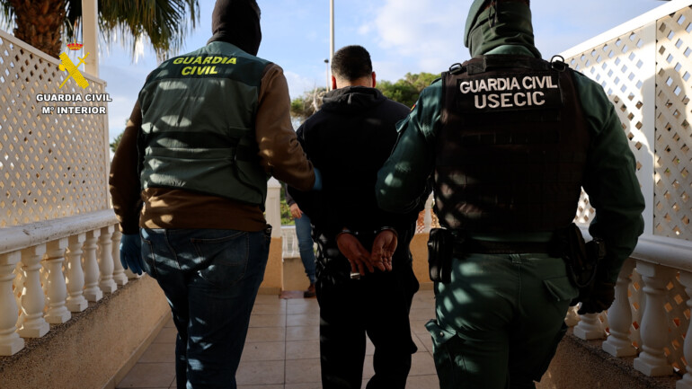 La Guardia Civil detiene a los autores de una ciberestafa timo del amor
