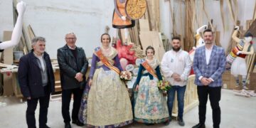 Visita de las Falleras Mayores de Valencia, el alcalde Ribó y el presidente de JCF, Carlos Galiana, a la Ciudad Fallera y los talleres falleros.