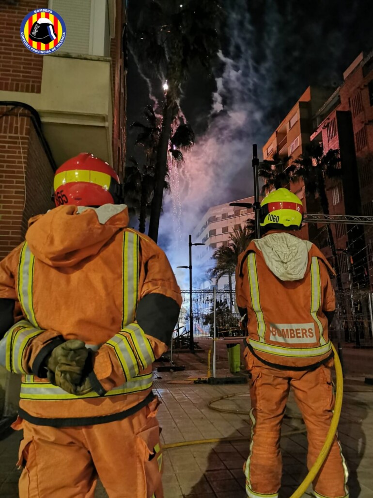 Los bomberos cuidarán que todo salga bien durante la Cremà