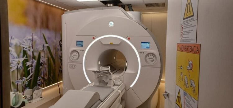 Nuevo equipo de resonancia magnética del Hospital General de Elda