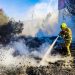 incendio en los exteriores de una fábrica abandonada en Alcoi