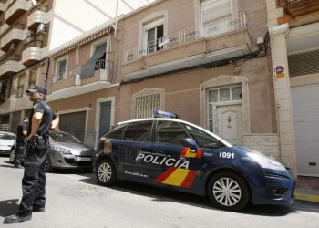 Coche de policía en una imagen de archivo. EFE/Manuel Lorenzo/Archivo