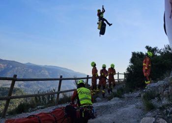 Rescate de un joven que había sufrido una fuerte caída en el castillo de Chirel
