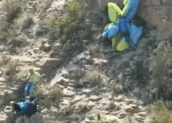 Un parapentista sufre accidente en la cara sur de la Sierra del Cid