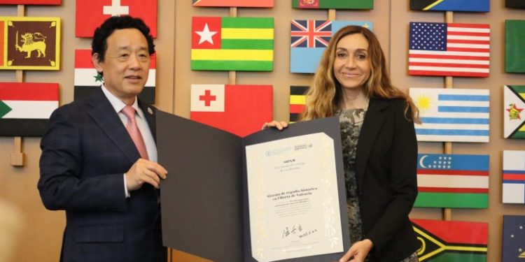 Isaura Navarro recibe la distinción para el regadío histórico de l'Horta de València