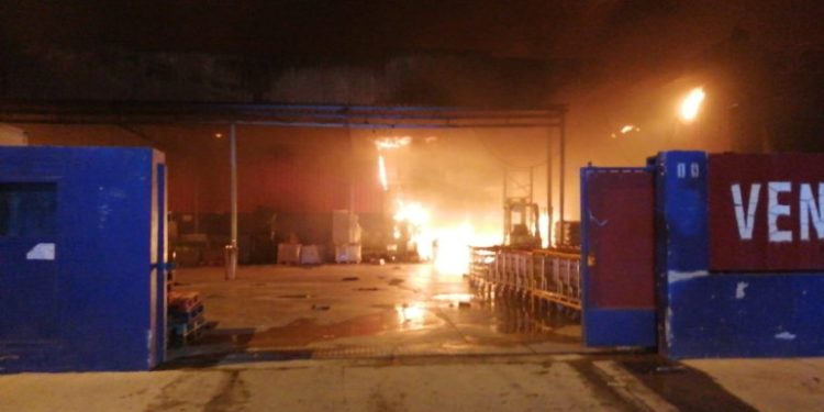 incendio industrial en La Cova, Manises