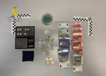 Objetos intervenidos al supuesto traficante de drogas en Monóver