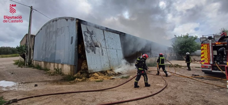 Incendio en una granja de la Salzadella