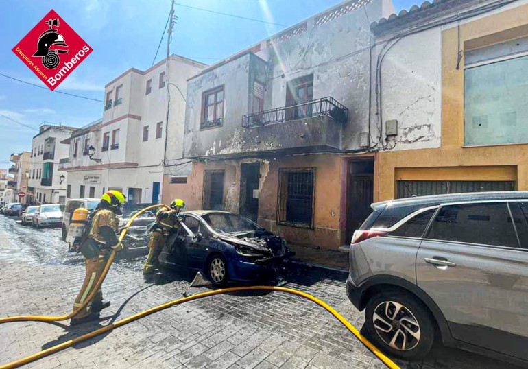 Incendio de 4 coches en La Nucia