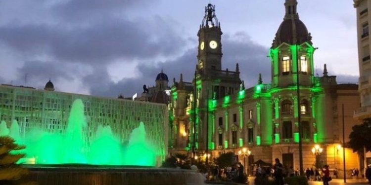 ayuntamiento valencia iluminado verde