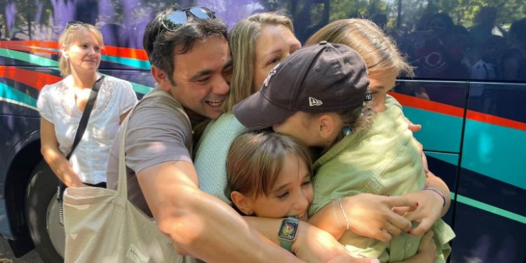 53 menores ucranianos llegan a València para vivir un 'Verano en Paz'