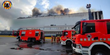 Incendio en una nave de Mercadona en Riba-roja de Túria