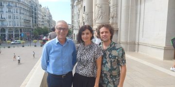 Santiago Ballester con Sílvia Casanova y Javier Juárez, los socios del estudio Juárez Casanova