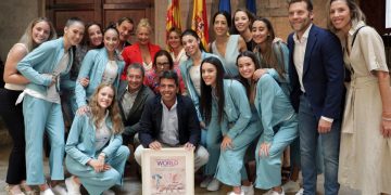 Carlos Mazón y Vicente Barrera reciben a la selección española de gimnasia rítmica en el Palau de la Generalitat
